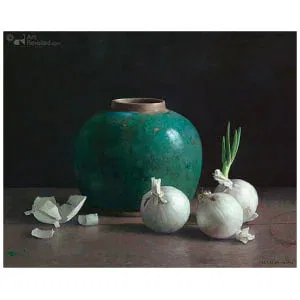 Stilleven met gemberpot en witte uien op donkere achtergrond