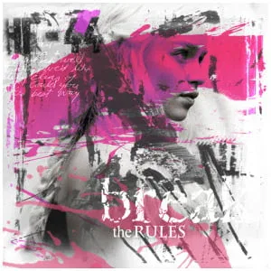 een vrouwengezicht met roze verf erop