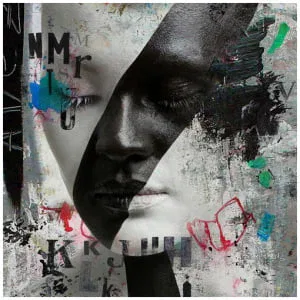 het gezicht van een vrouw wordt weergegeven met verschillende kleuren en vormen