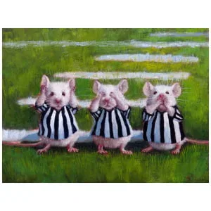 drie witte muizen in zwart-wit gestreepte shirts