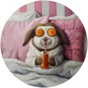 een schilderij van een hond met een bril die uit een glas drinkt