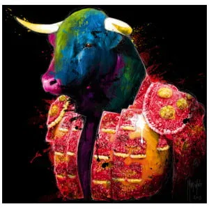 een schilderij van een stier met hoorns op zijn rug