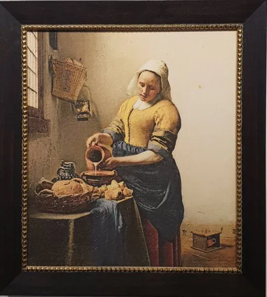 een schilderij van een vrouw die water uit een kruik giet