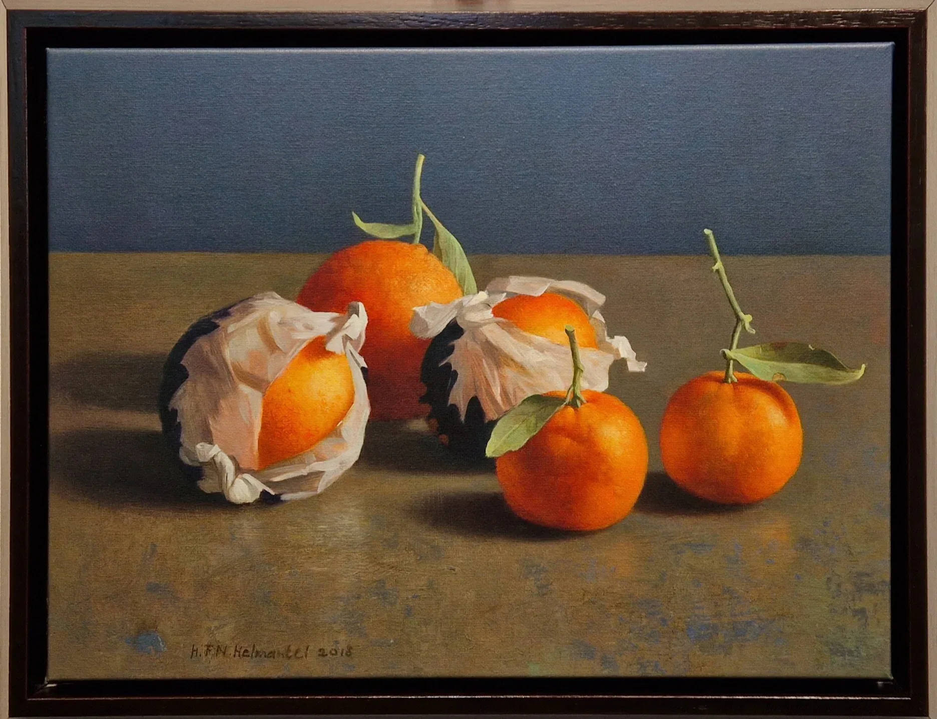 een schilderij van drie sinaasappels op een tafel