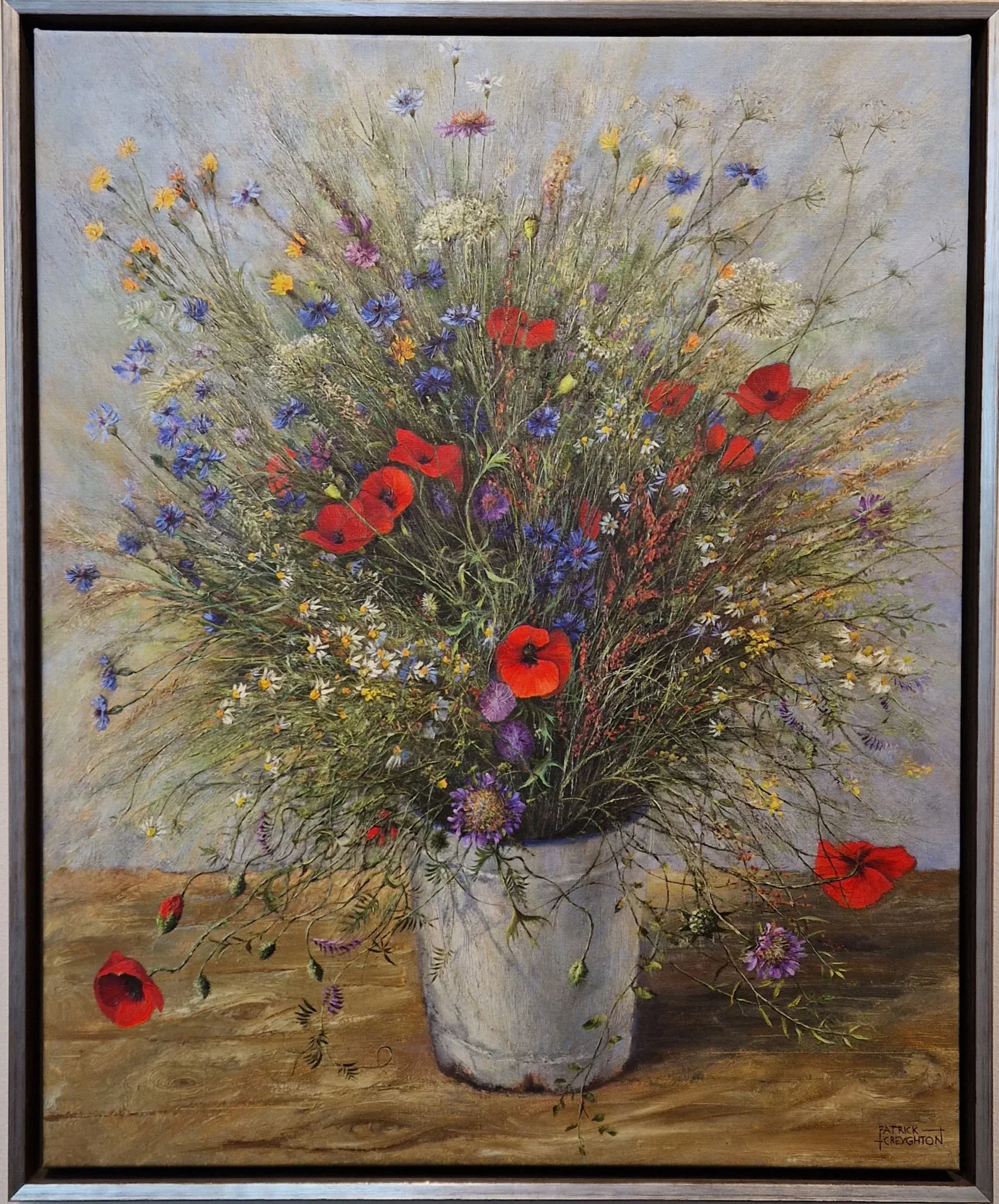 een schilderij van bloemen in een vaas op een tafel