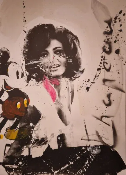 een schilderij van een vrouw die een teddybeer vasthoudt