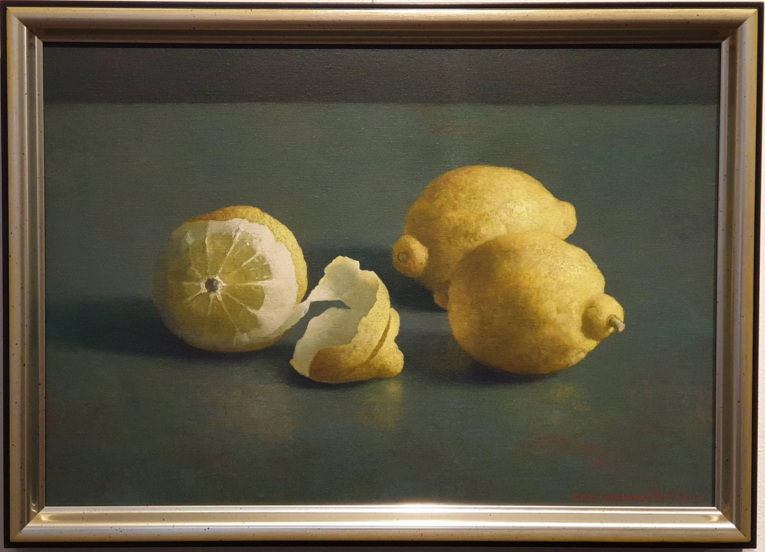 een schilderij van citroenen en een gepelde sinaasappel