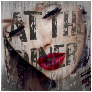 een schilderij van een vrouw met rode lippenstift