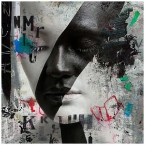 het gezicht van een vrouw wordt weergegeven met verschillende kleuren en vormen