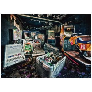 een kamer vol met veel verschillende soorten machines