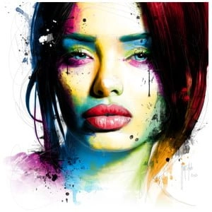 het gezicht van een vrouw met kleurrijke verf erop