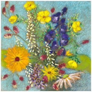 een schilderij van bloemen in een vaas op een blauwe achtergrond