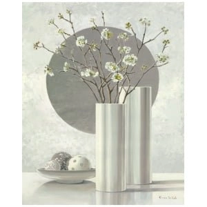 een schilderij van bloemen in een zilveren vaas