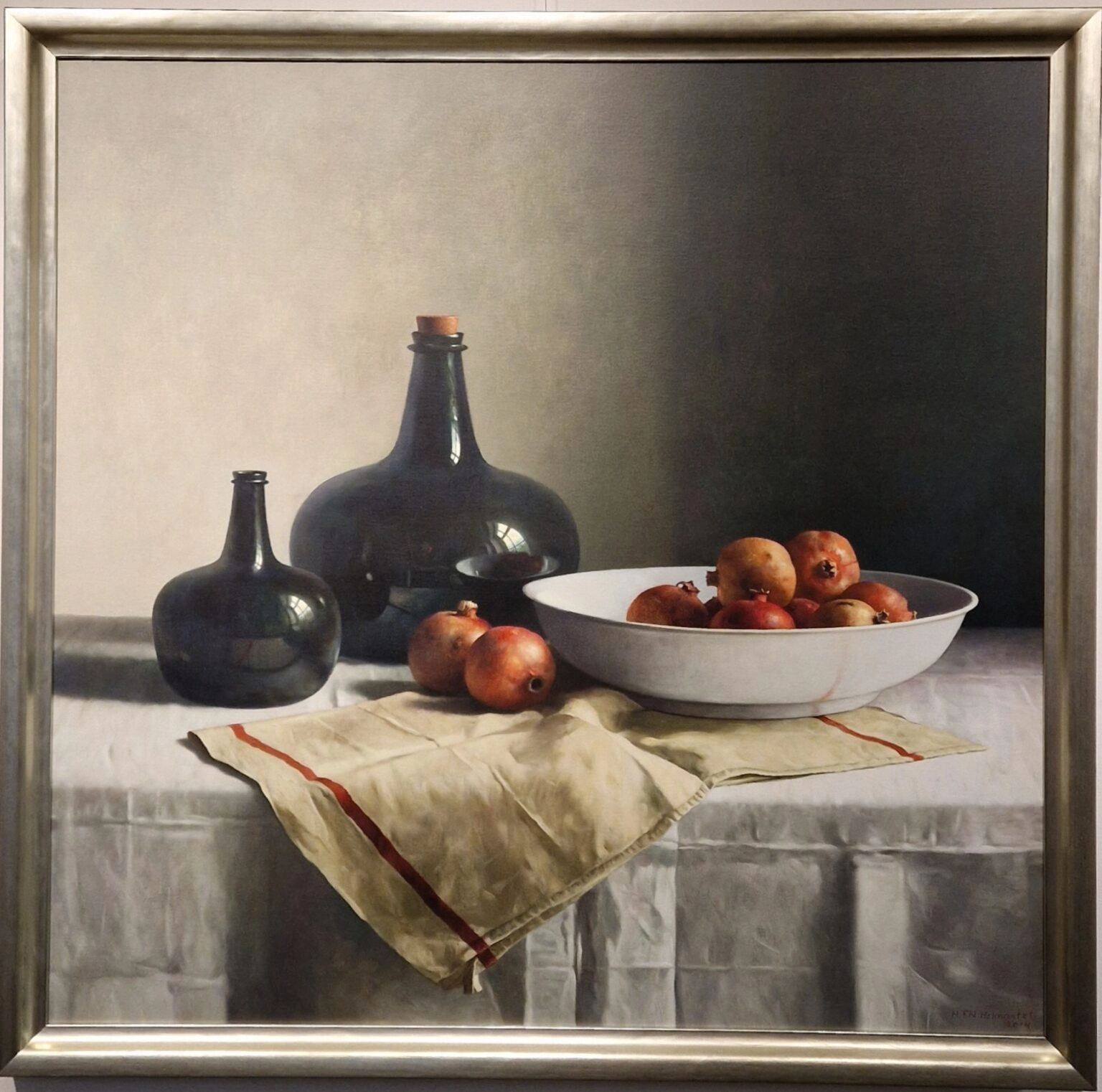 Henk Helmantel, Stilleven met granaatappels op Chinese schaal, V licht