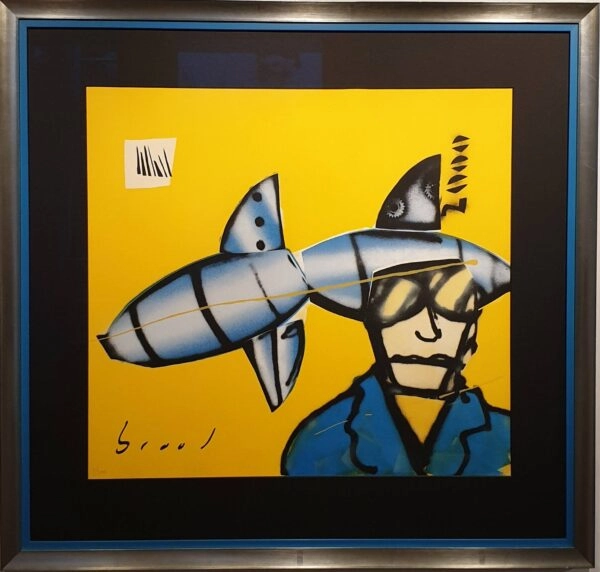 een schilderij van een man met een haai op zijn hoofd