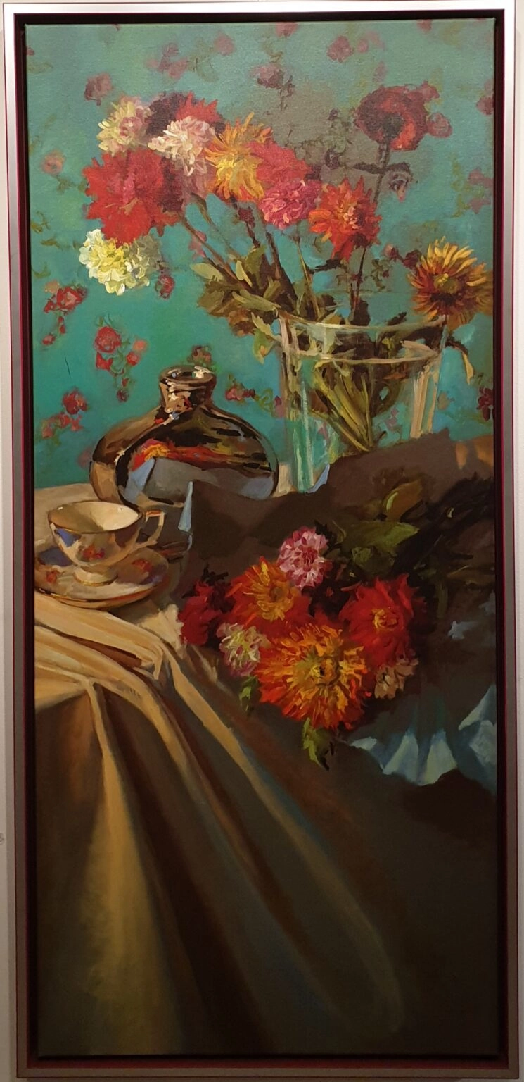 een schilderij van bloemen in een vaas op een tafel