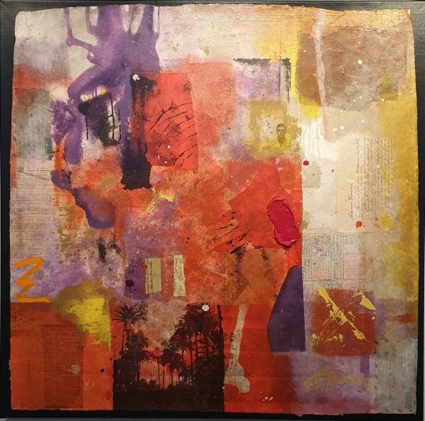 een abstract schilderij met veel verschillende kleuren en vormen