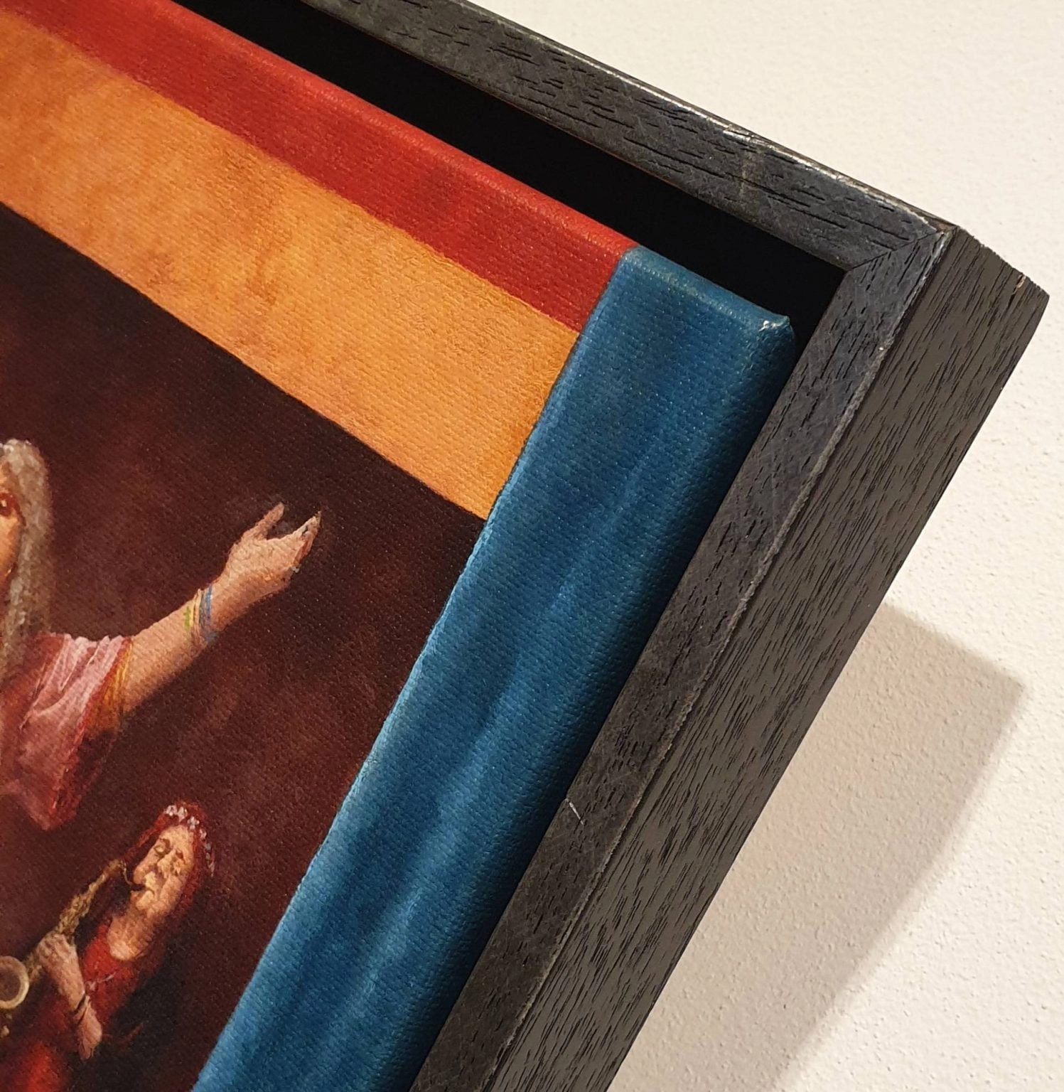 een schilderij van een oude man die zijn armen omhoog houdt