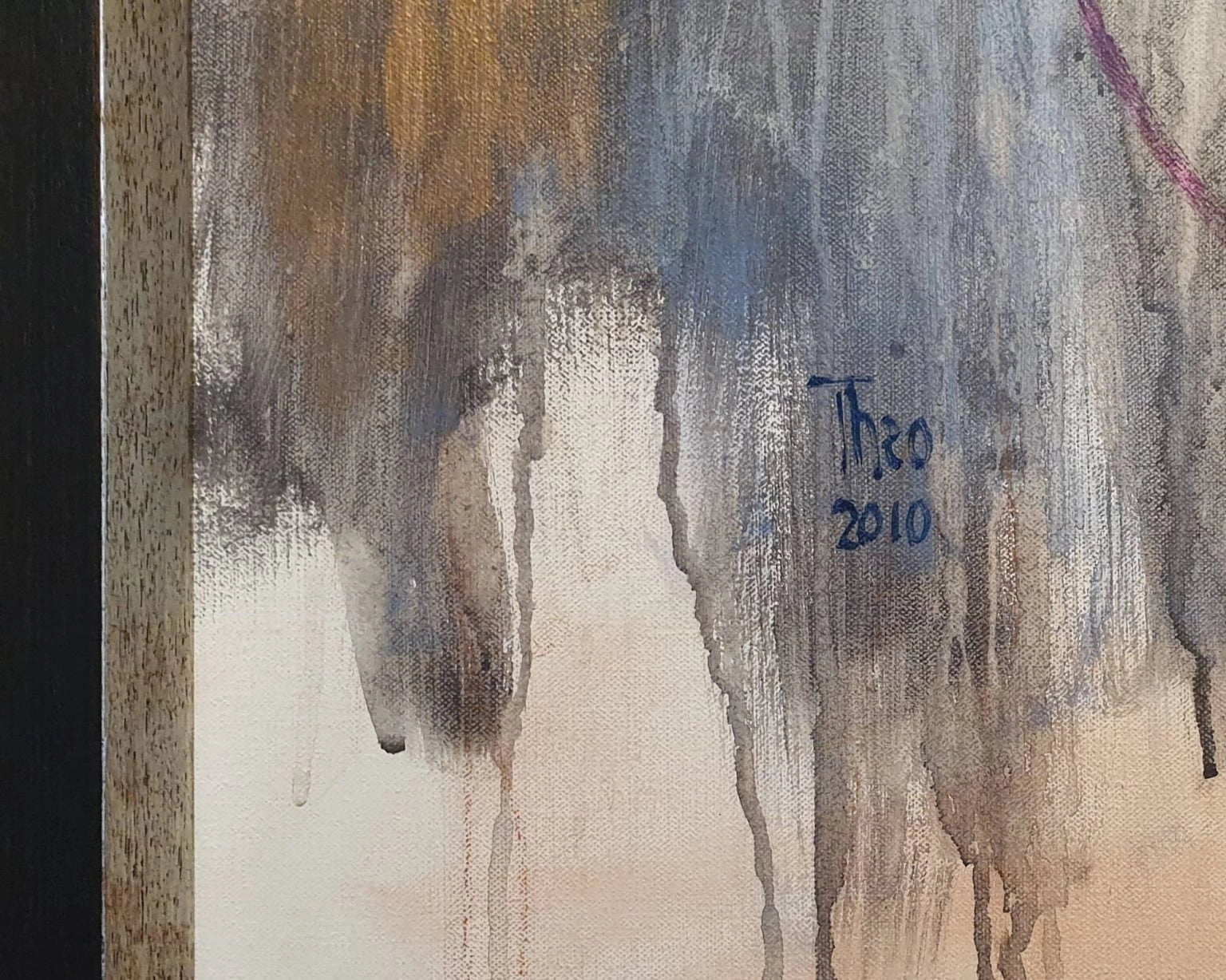 een abstract schilderij met blauwe en gele kleuren