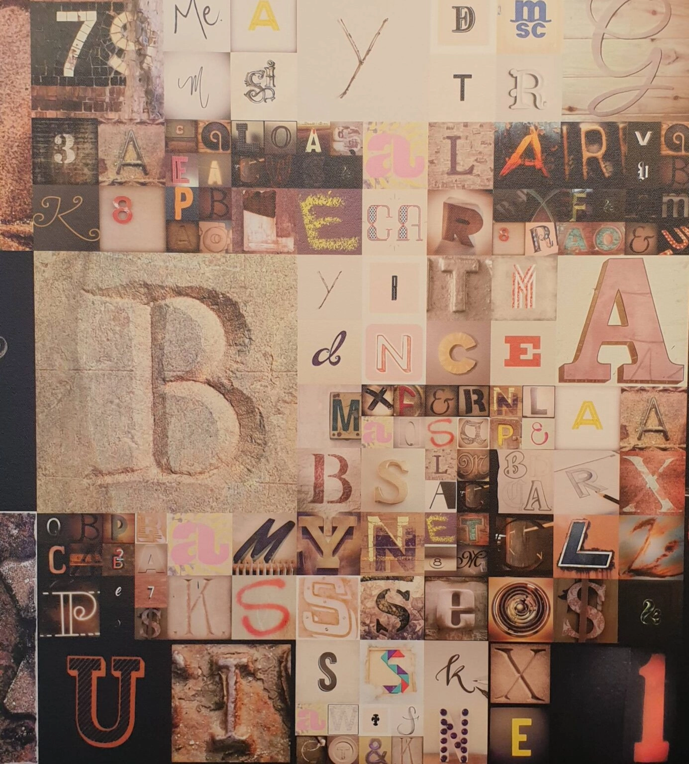 een collage van verschillende letters en cijfers