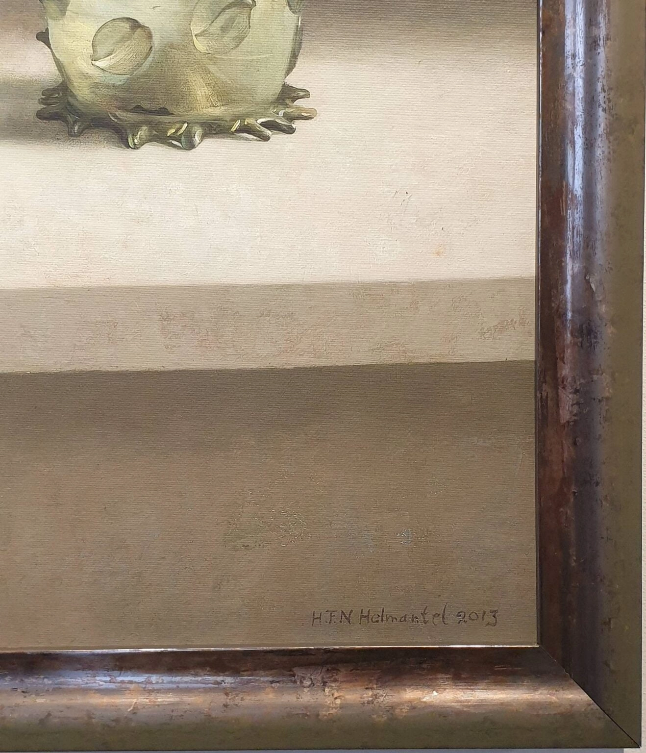 een schilderij van een kikker aan de muur