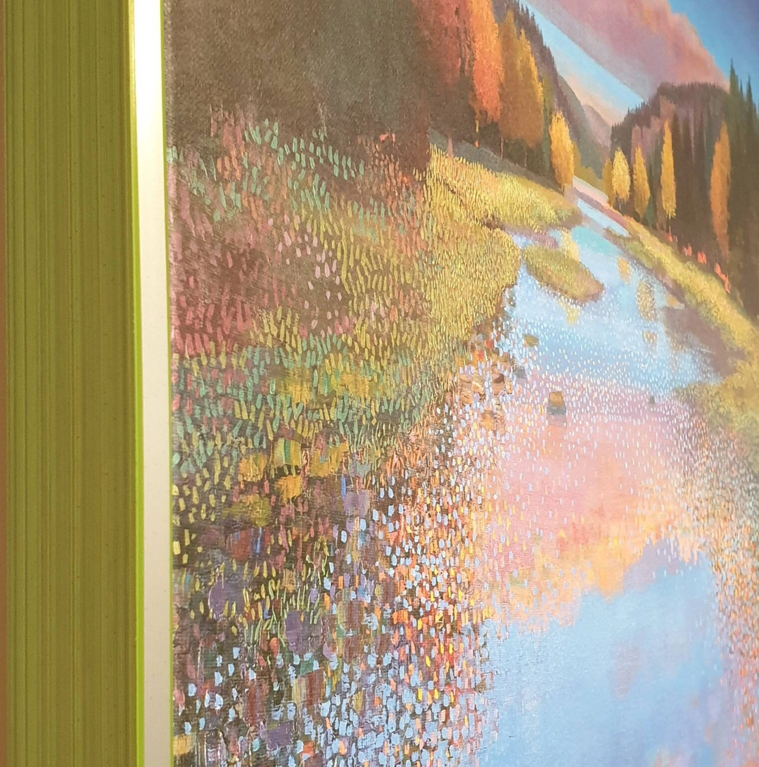 een schilderij aan de muur van een kamer