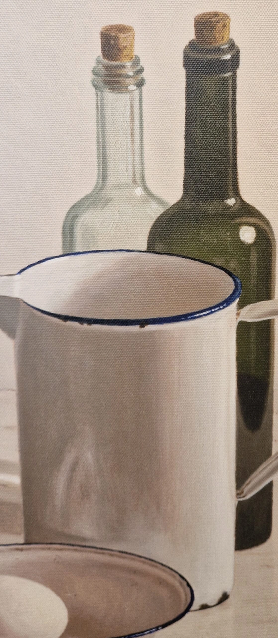 een schilderij van drie flessen en een kruik