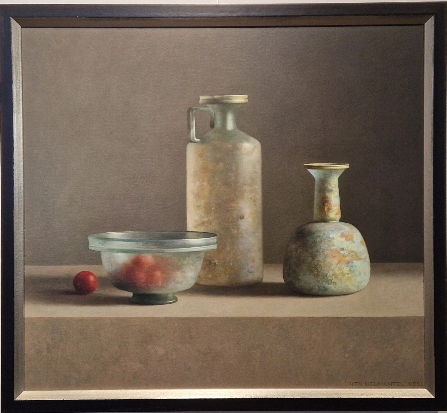 een schilderij van twee vazen ​​en een kom op een richel