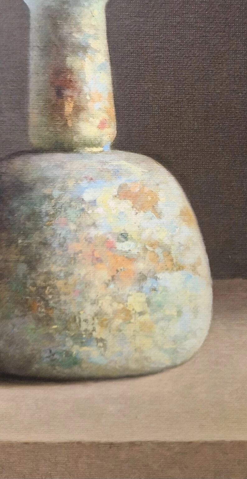 een schilderij van een vaas die op een tafel staat